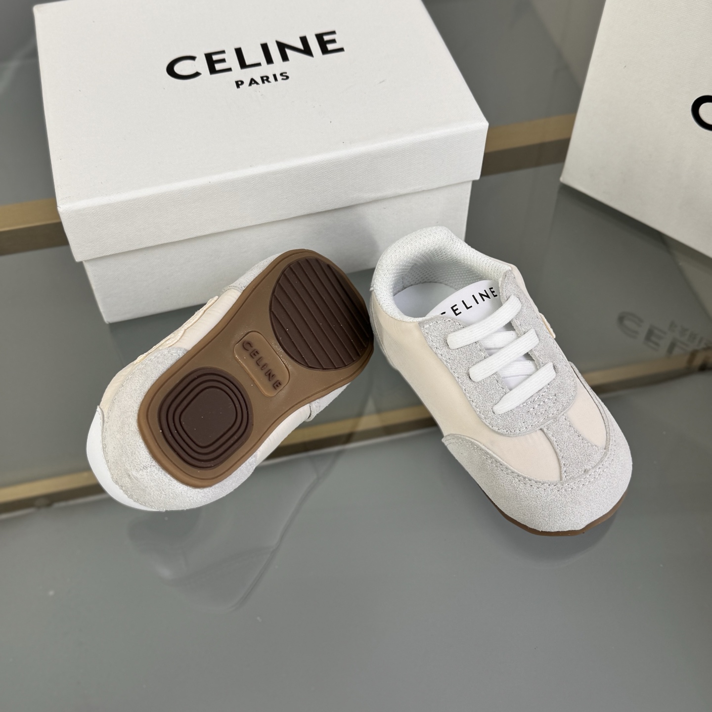 Children's shoes child